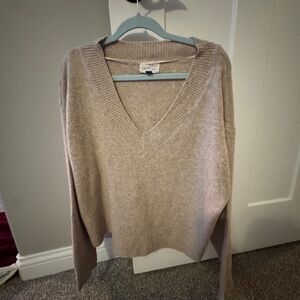 Universal Thread Women's Tan V-Neck Sweater